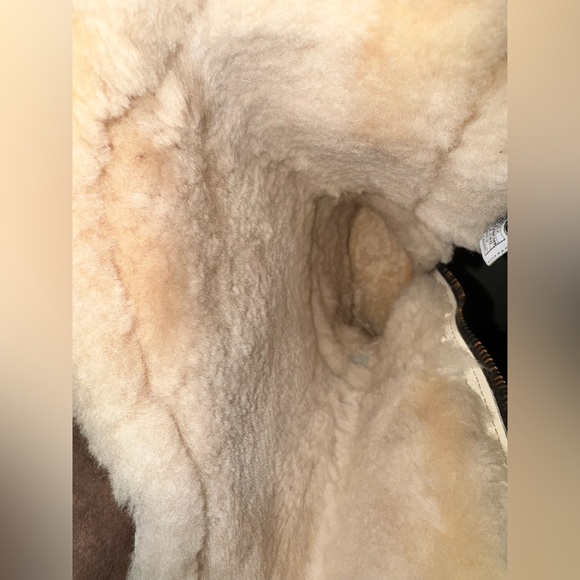 UGG Cargo Ill 5132 Boots in Walnut Brown Suede w/ Cream Shearling Lining size 7 - Picture 8 of 16